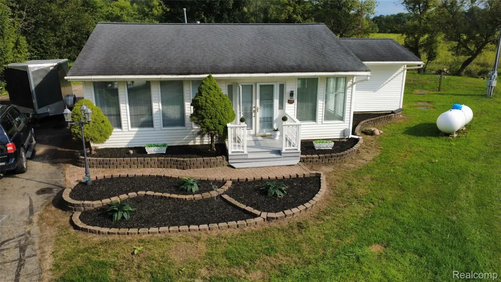 6180 E 5 Point Highway Hamlin Township, MI 48827