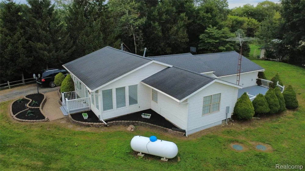 6180 E 5 Point Highway Hamlin Township, MI 48827