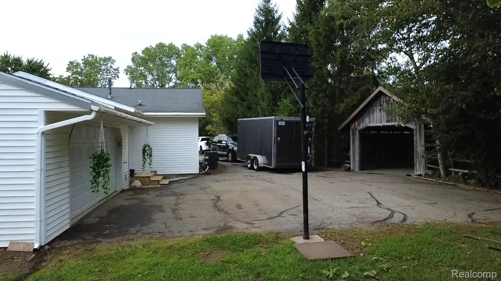 6180 E 5 Point Highway Hamlin Township, MI 48827