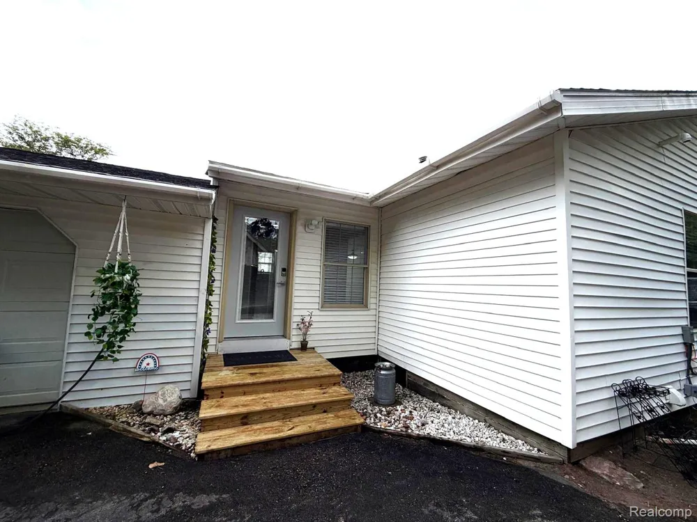 6180 E 5 Point Highway Hamlin Township, MI 48827