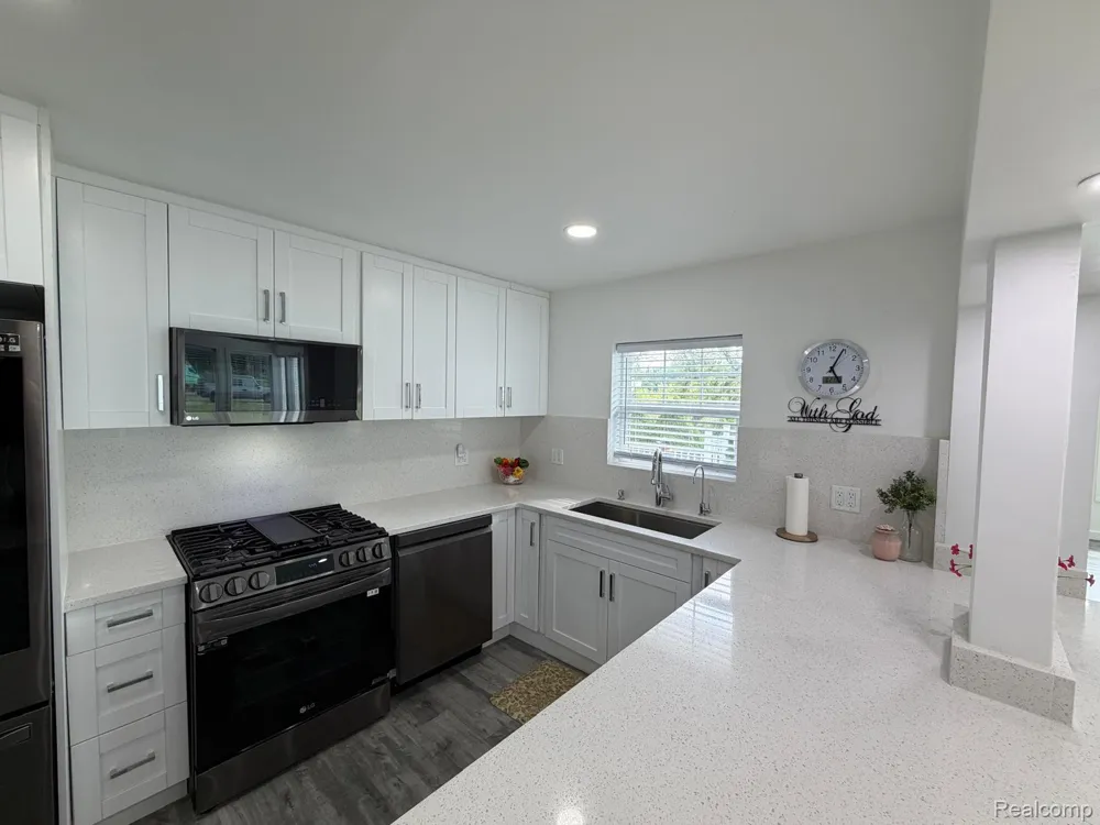 6180 E 5 Point Highway Hamlin Township, MI 48827
