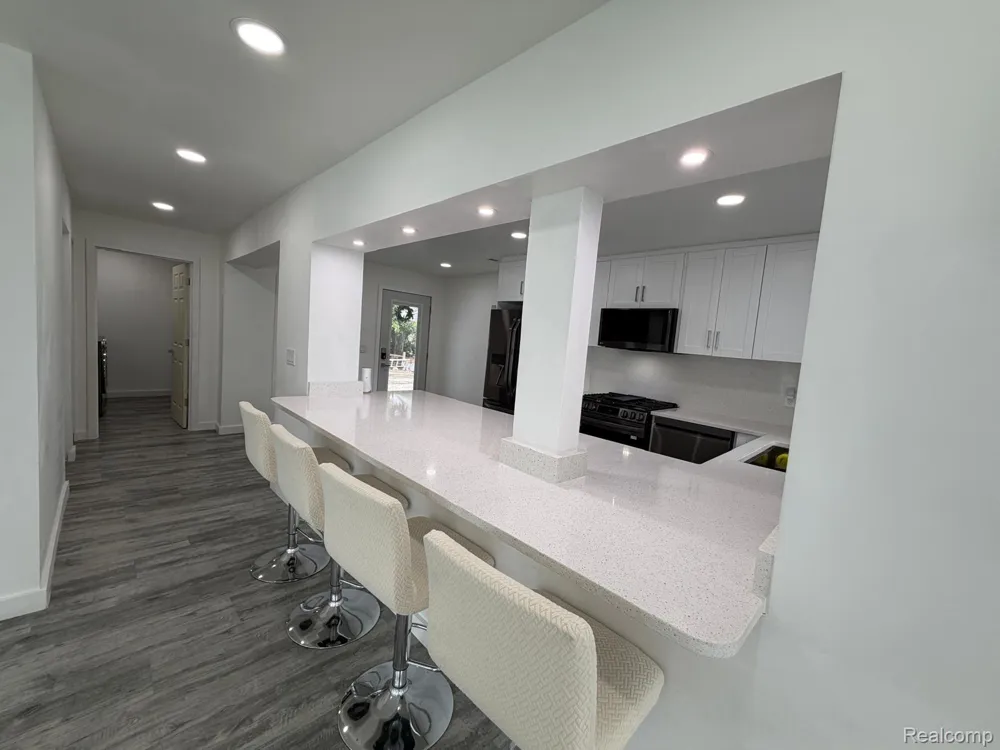 6180 E 5 Point Highway Hamlin Township, MI 48827