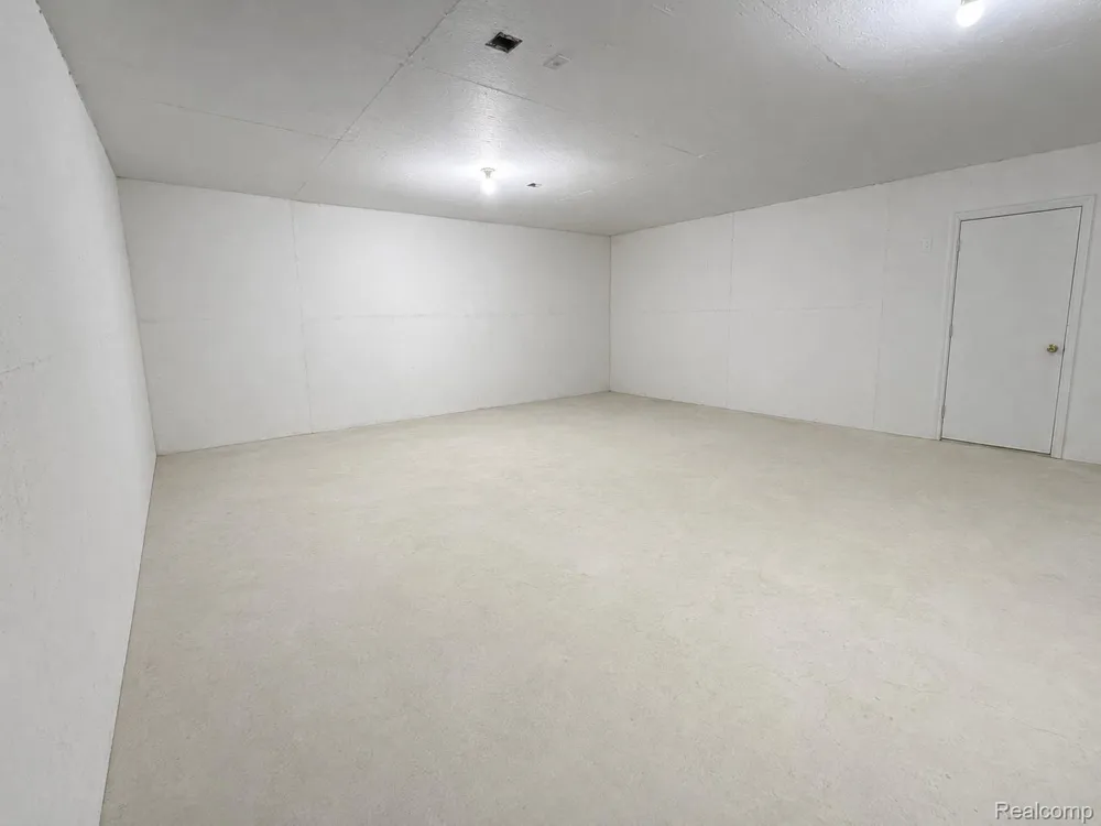 6180 E 5 Point Highway Hamlin Township, MI 48827