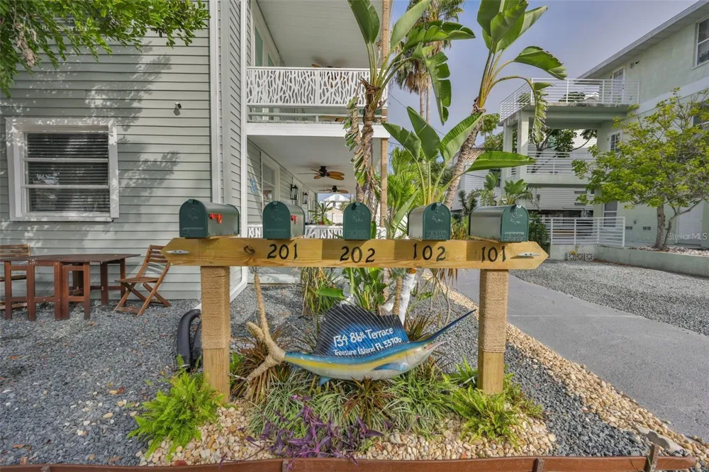 134 86TH TERRACE Treasure Island, FL 33706