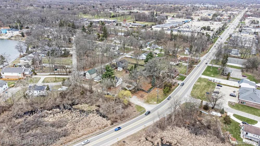 Dickert Street Commerce Charter Township, MI 48382