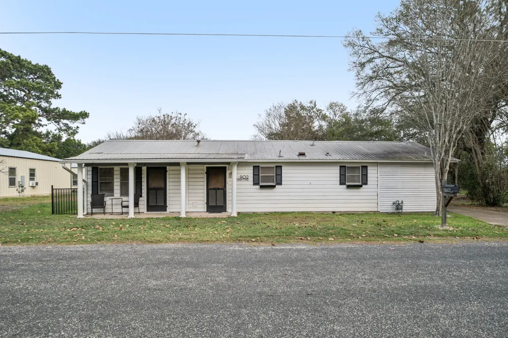 902 Turney Street Smithville, TX 78957