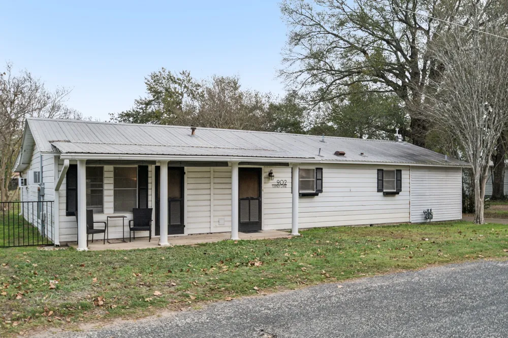 902 Turney Street Smithville, TX 78957