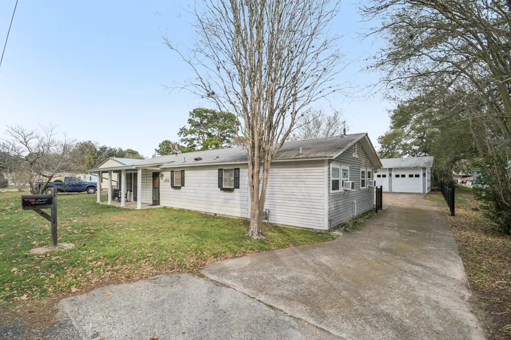 902 Turney Street Smithville, TX 78957