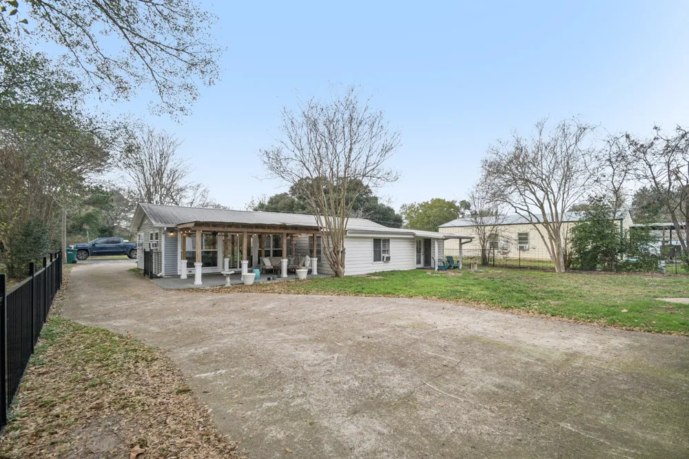 902 Turney Street Smithville, TX 78957