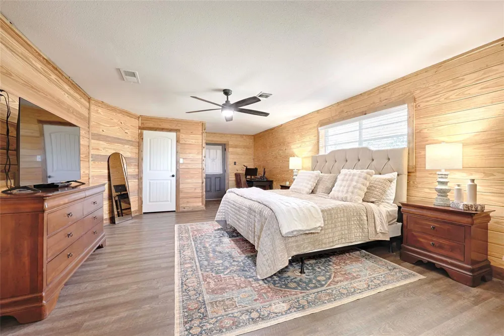 1055 Cr 214 Weimar, TX 78962