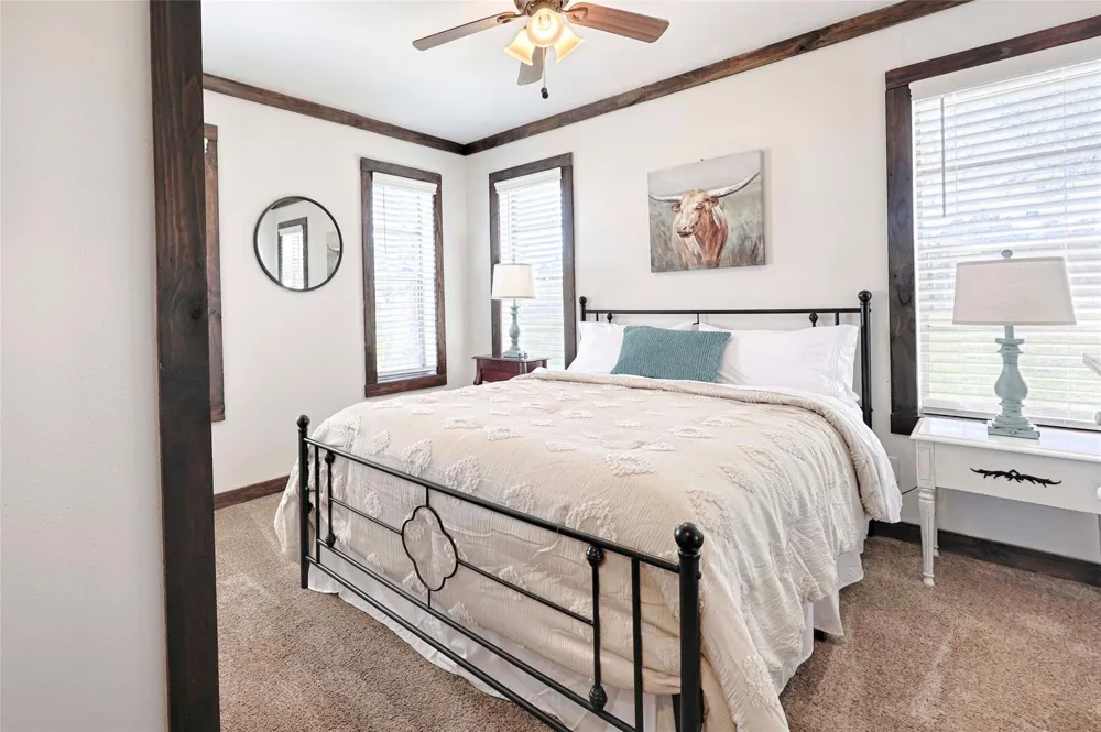 1055 Cr 214 Weimar, TX 78962