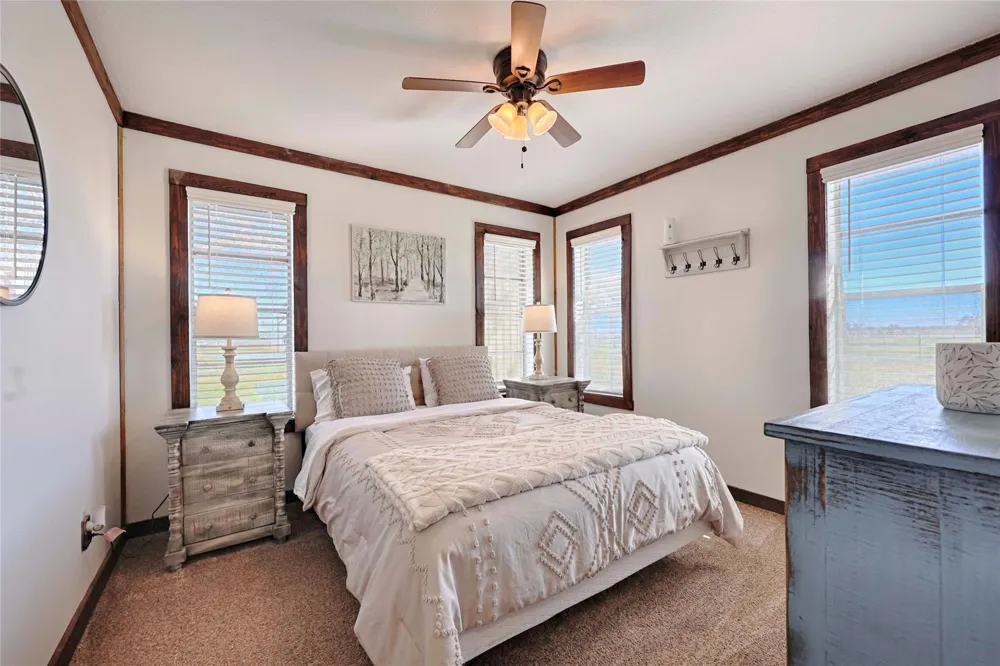 1055 Cr 214 Weimar, TX 78962