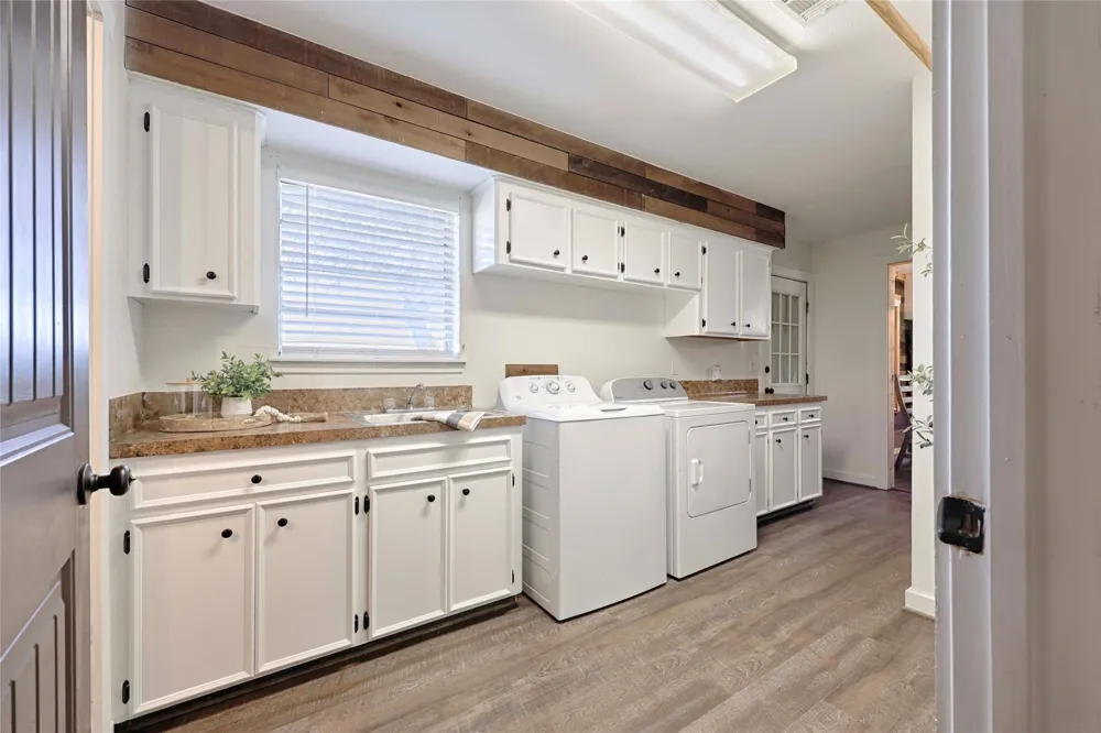 1055 Cr 214 Weimar, TX 78962
