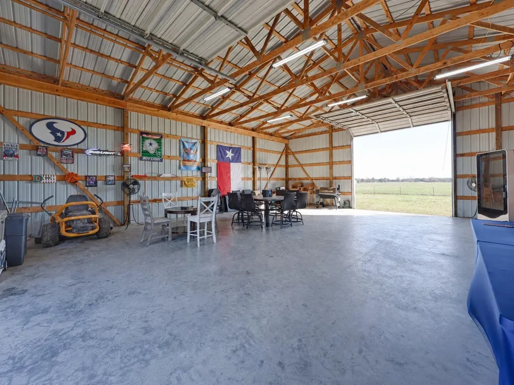 1055 Cr 214 Weimar, TX 78962