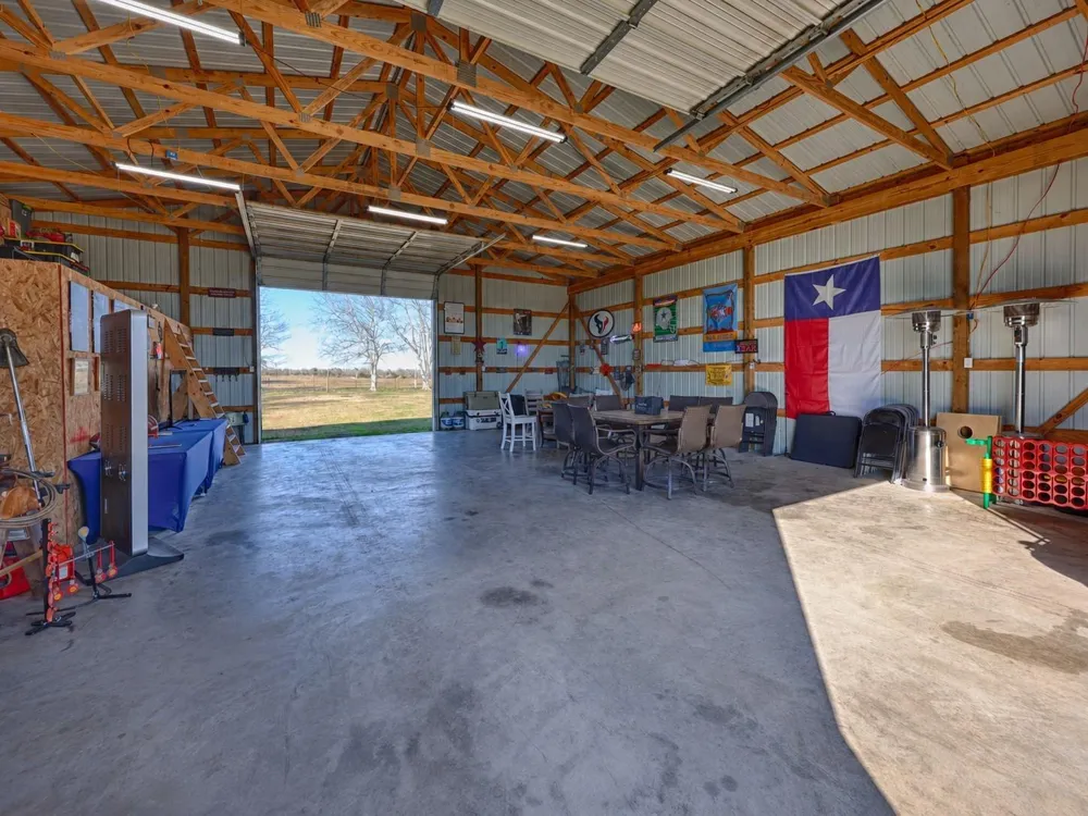 1055 Cr 214 Weimar, TX 78962