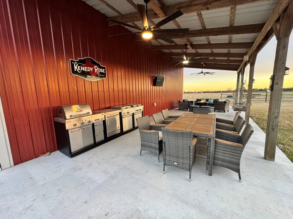 1055 Cr 214 Weimar, TX 78962