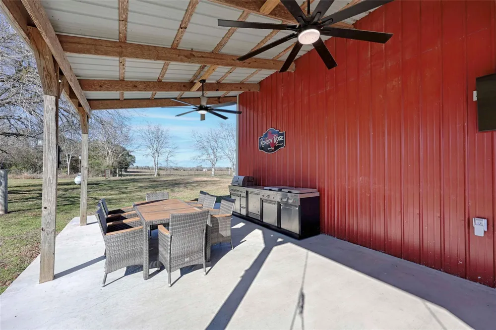 1055 Cr 214 Weimar, TX 78962