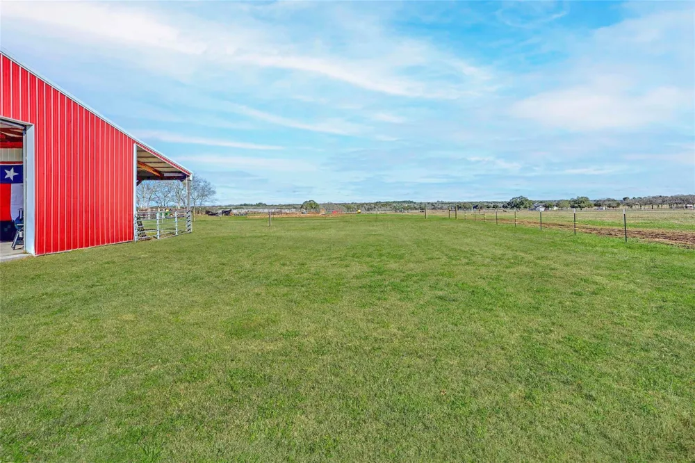 1055 Cr 214 Weimar, TX 78962