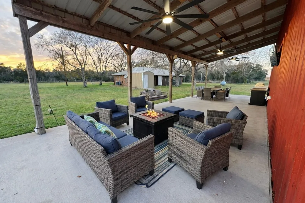 1055 Cr 214 Weimar, TX 78962