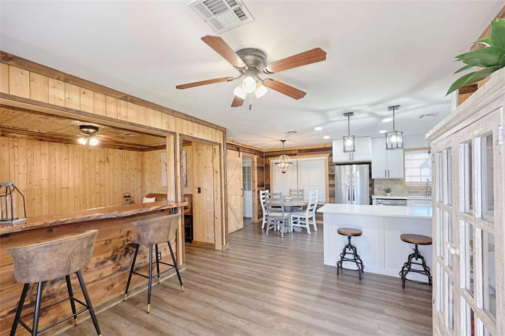 1055 Cr 214 Weimar, TX 78962
