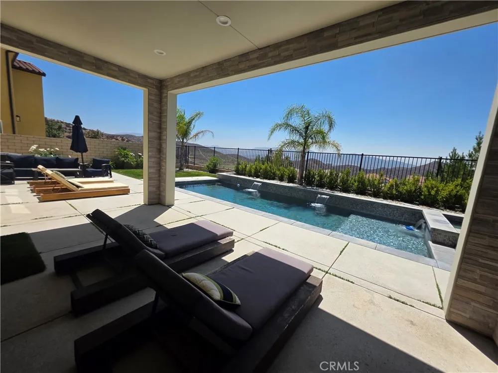 19018 Martino Court Saugus, CA 91350