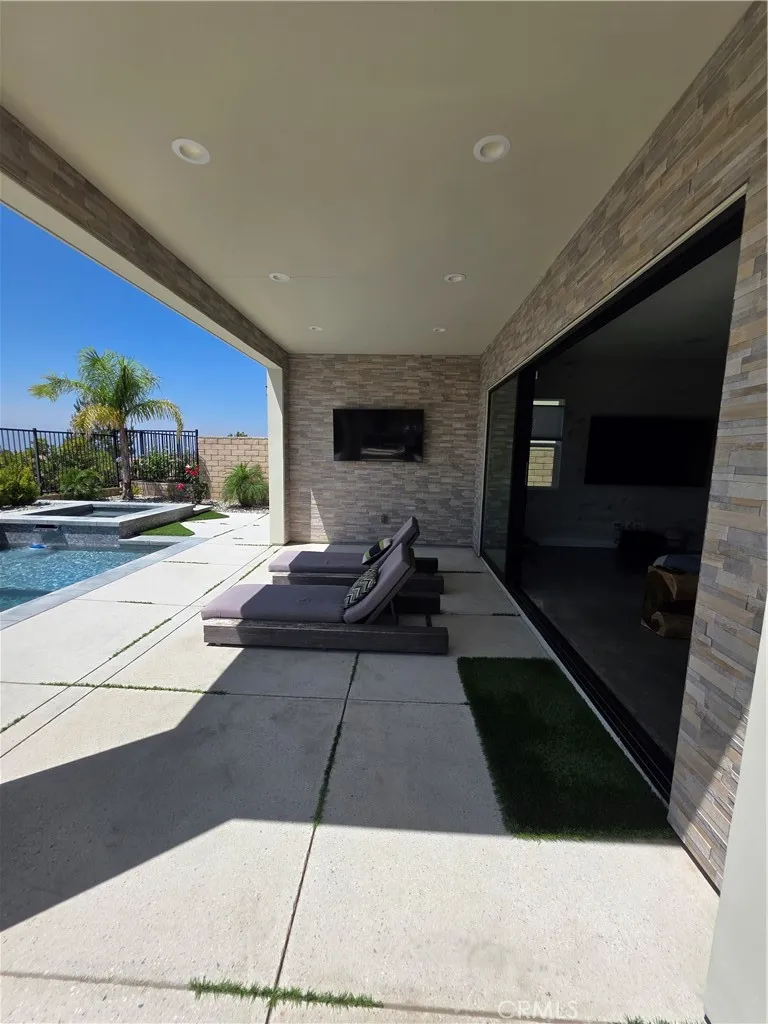 19018 Martino Court Saugus, CA 91350