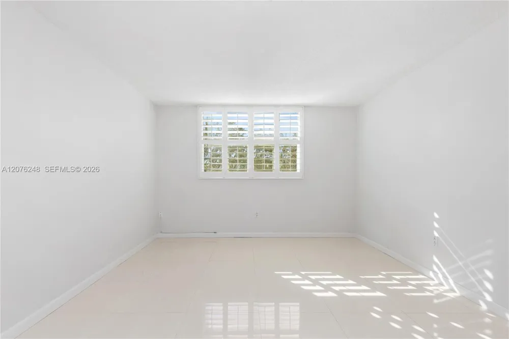 210 Sea View Dr #207 Key Biscayne, FL 33149