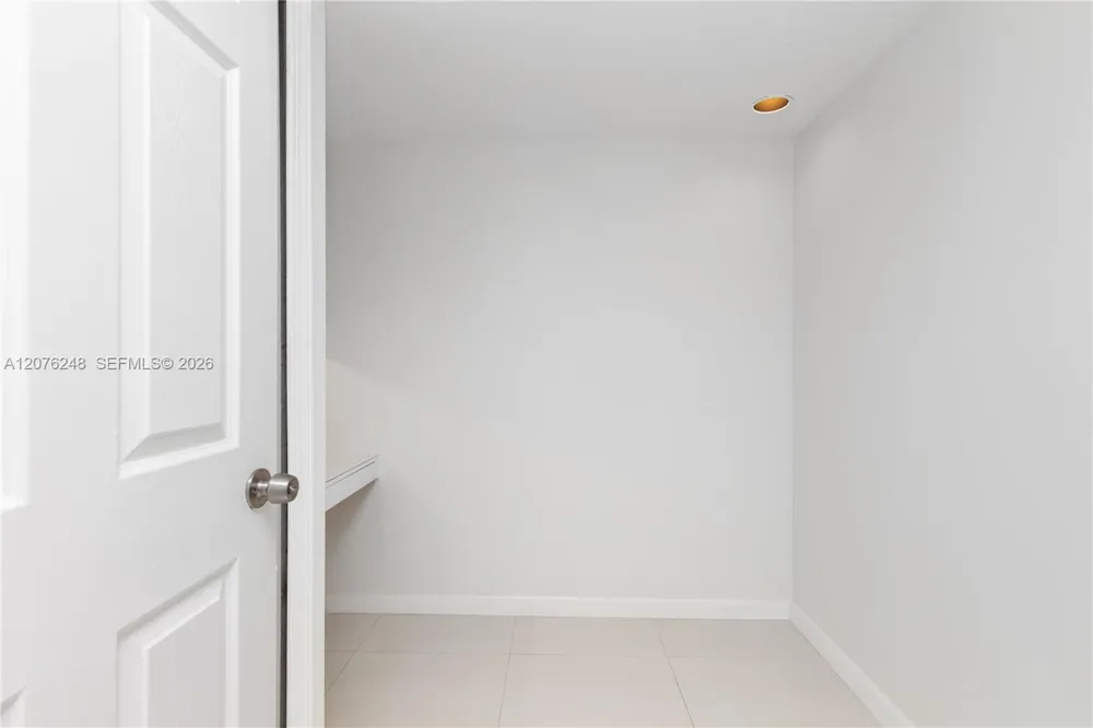 210 Sea View Dr #207 Key Biscayne, FL 33149
