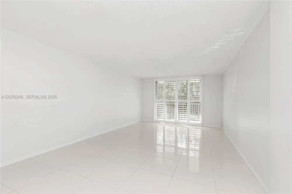 210 Sea View Dr #207 Key Biscayne, FL 33149