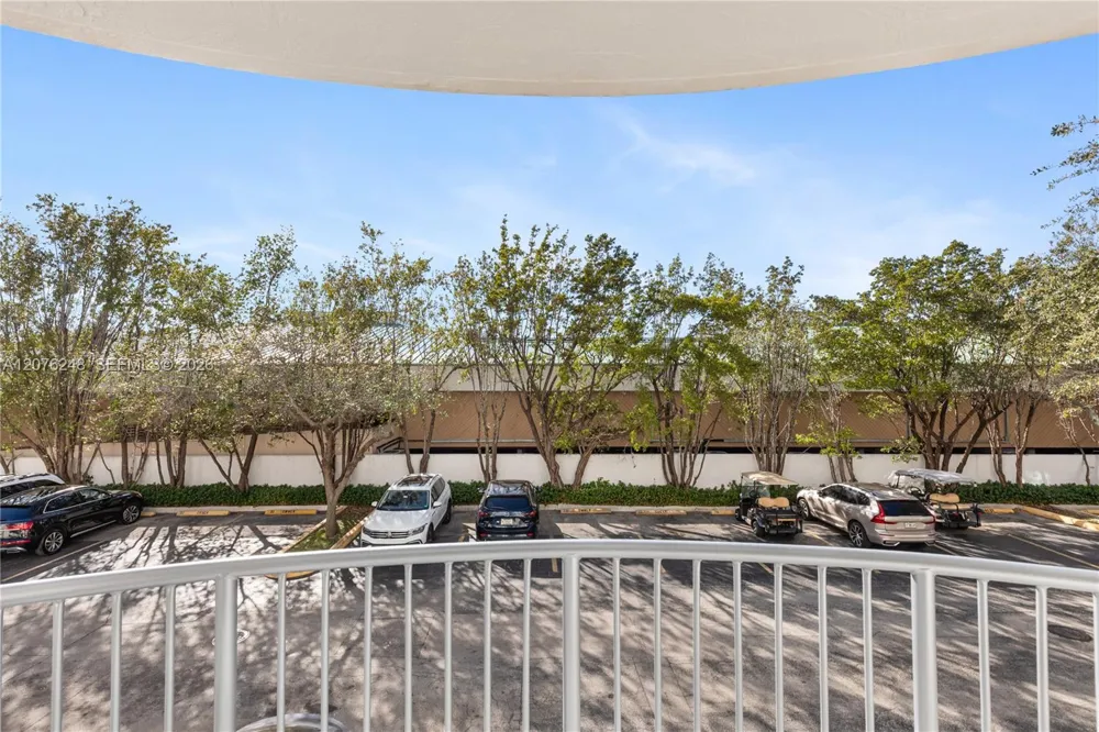 210 Sea View Dr #207 Key Biscayne, FL 33149
