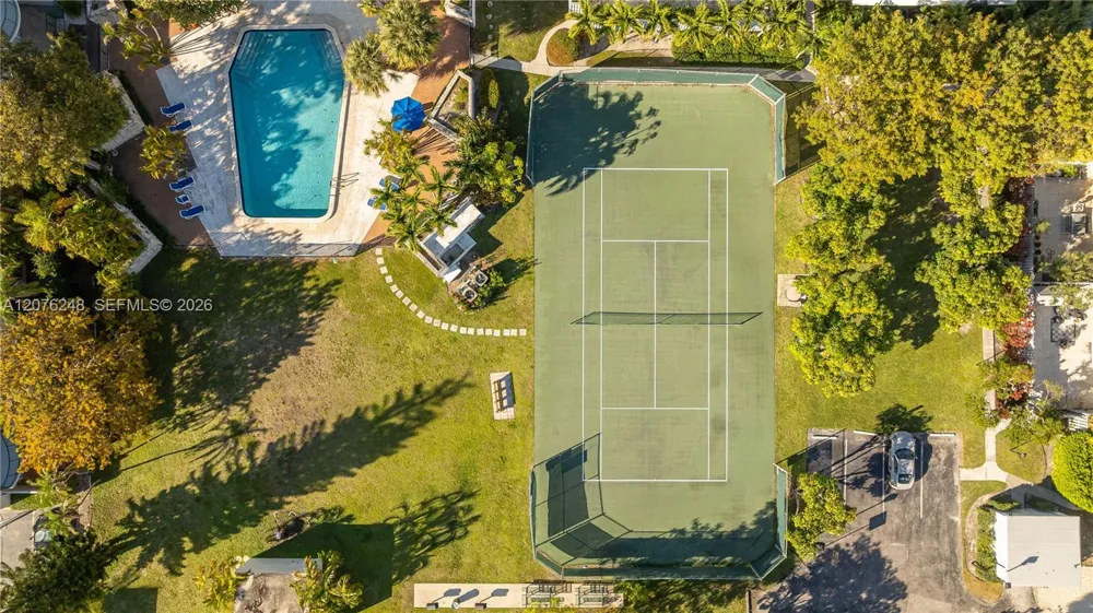 210 Sea View Dr #207 Key Biscayne, FL 33149