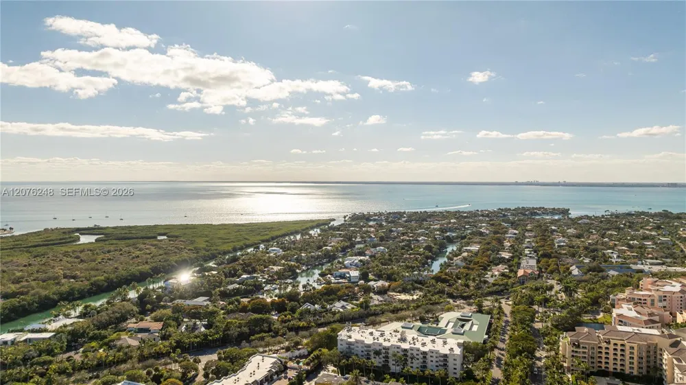 210 Sea View Dr #207 Key Biscayne, FL 33149