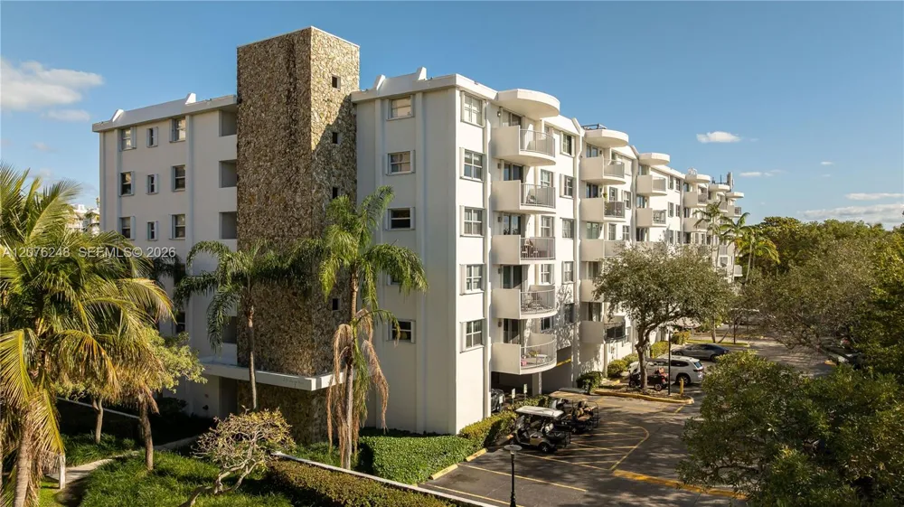 210 Sea View Dr #207 Key Biscayne, FL 33149