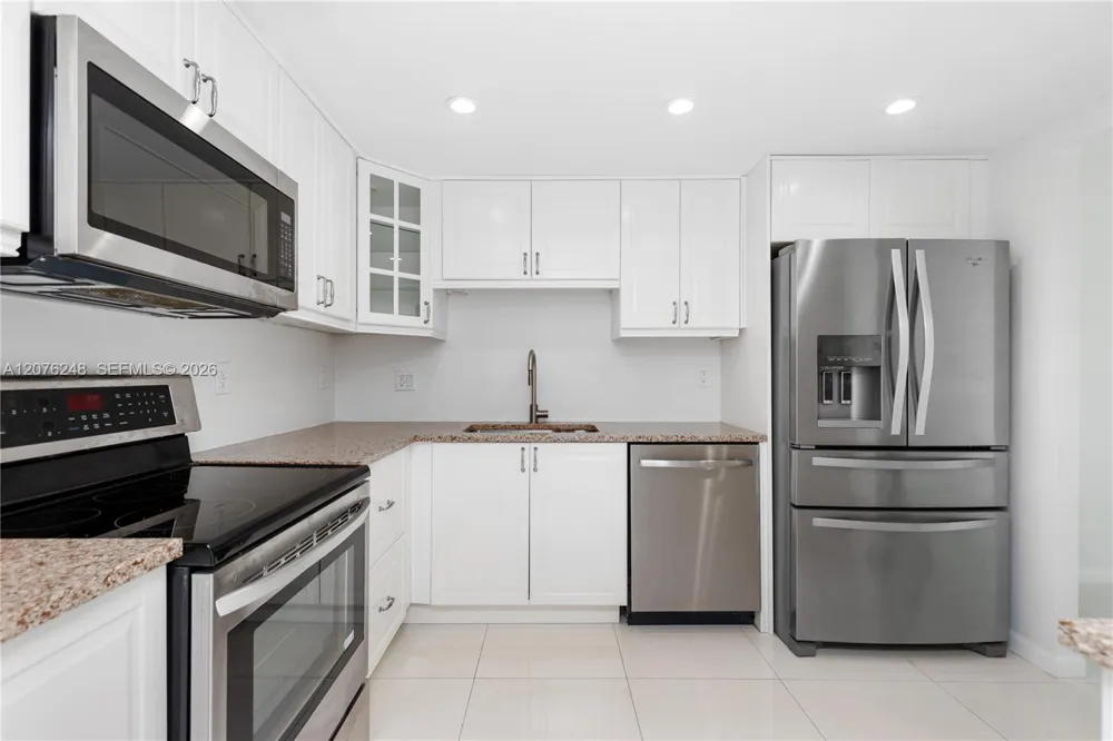 210 Sea View Dr #207 Key Biscayne, FL 33149