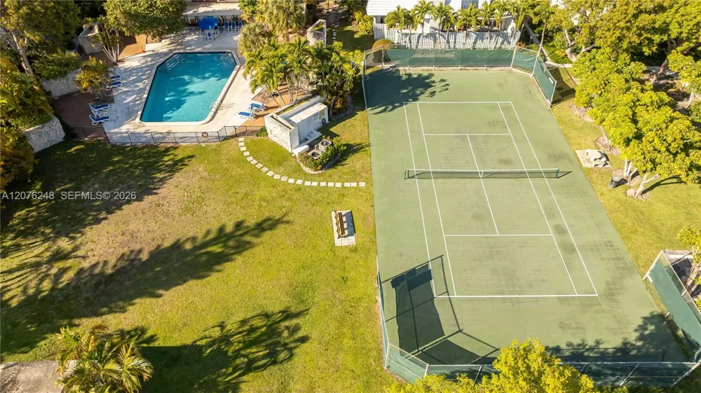 210 Sea View Dr #207 Key Biscayne, FL 33149