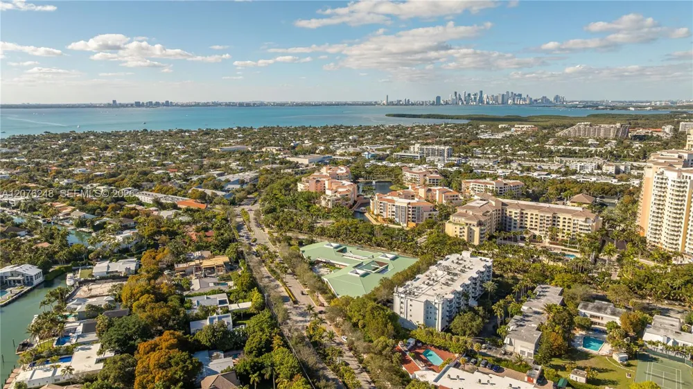 210 Sea View Dr #207 Key Biscayne, FL 33149