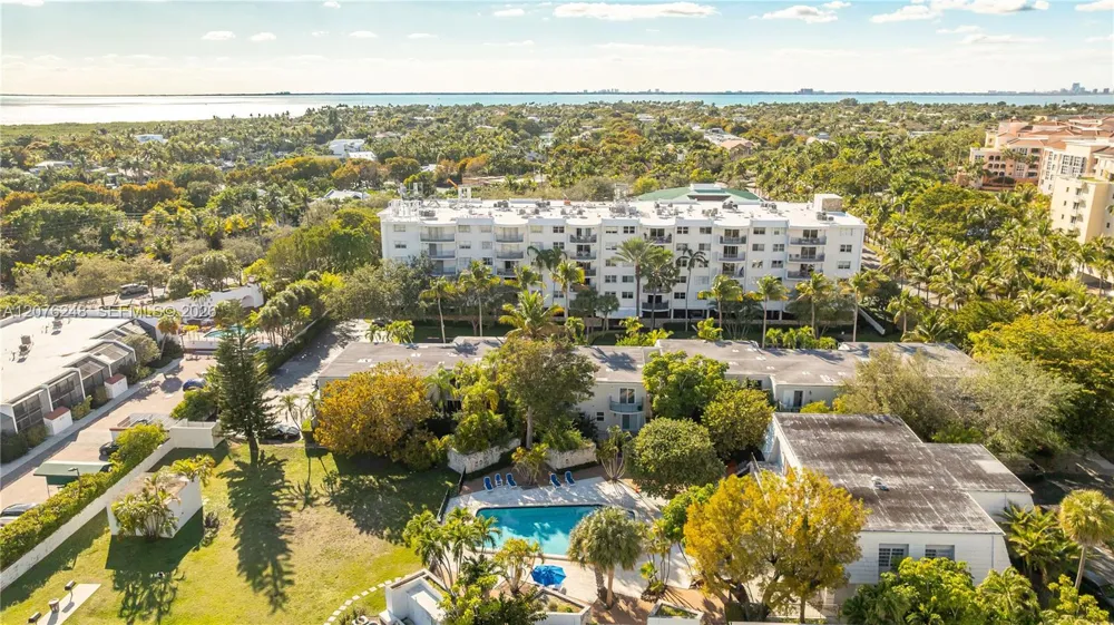 210 Sea View Dr #207 Key Biscayne, FL 33149