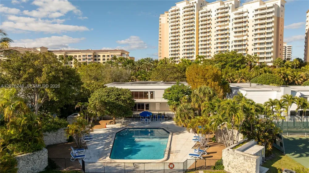210 Sea View Dr #207 Key Biscayne, FL 33149