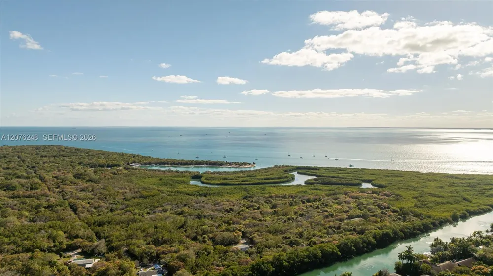 210 Sea View Dr #207 Key Biscayne, FL 33149