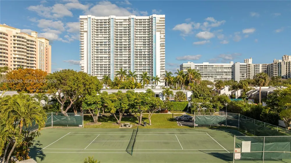 210 Sea View Dr #207 Key Biscayne, FL 33149