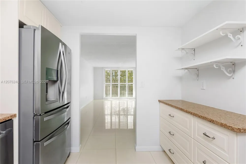 210 Sea View Dr #207 Key Biscayne, FL 33149