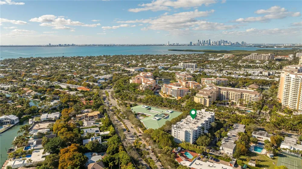 210 Sea View Dr #207 Key Biscayne, FL 33149