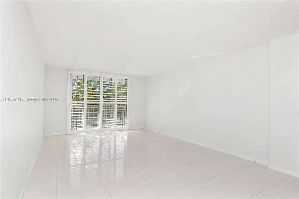 210 Sea View Dr #207 Key Biscayne, FL 33149