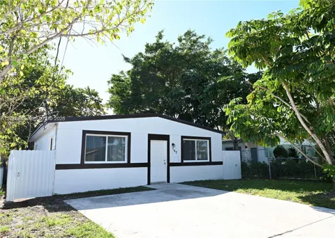 747 NW 5th Ct