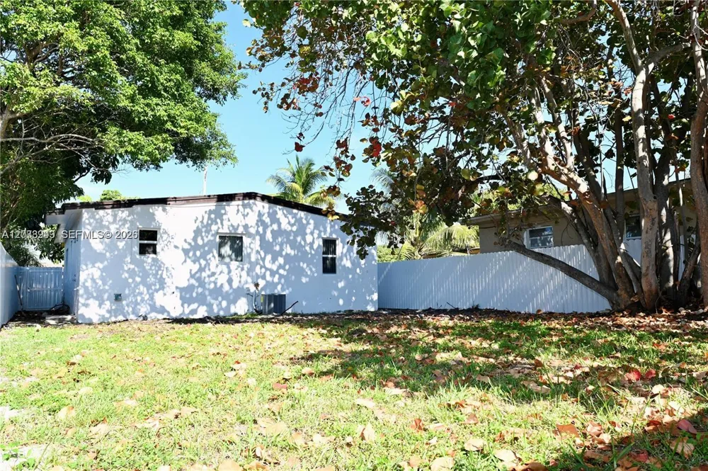 747 NW 5th Ct Hallandale Beach, FL 33009