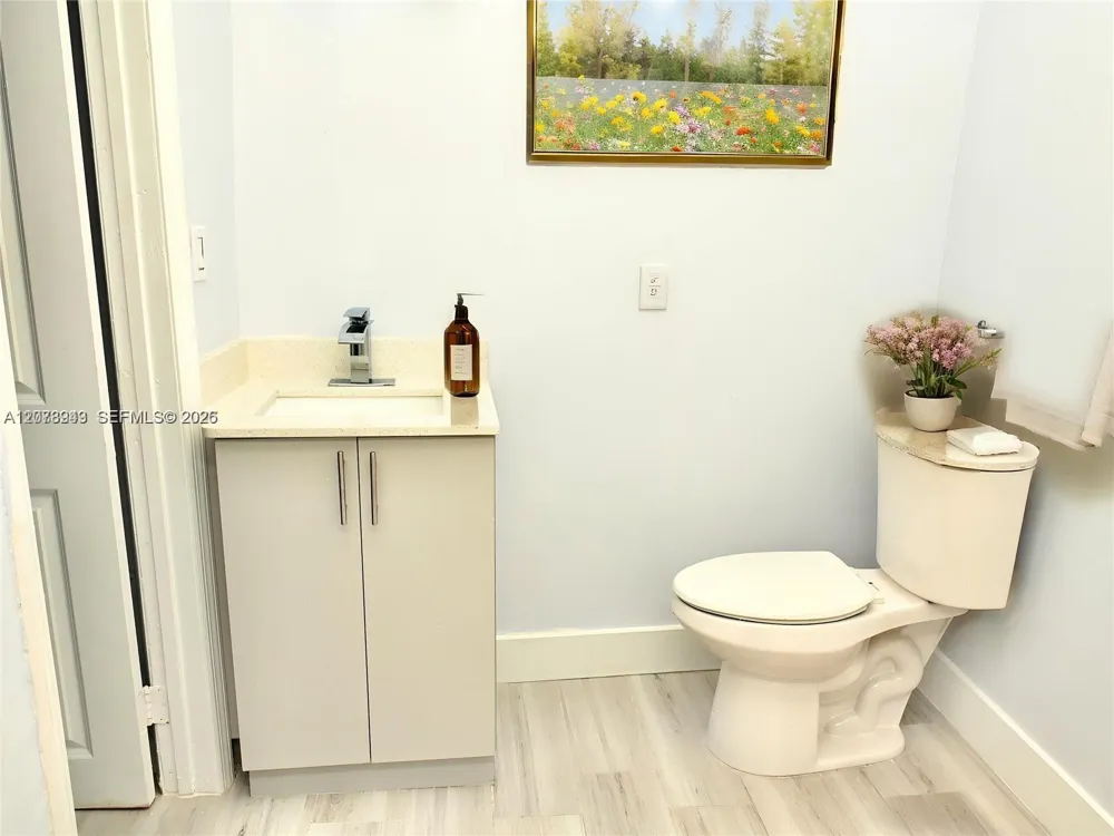 747 NW 5th Ct Hallandale Beach, FL 33009