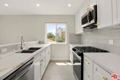1470 Rexford Drive #103