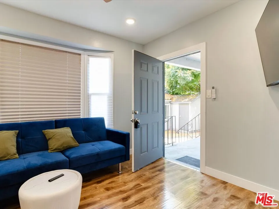 11472 VENTURA #B Studio City, CA 91604