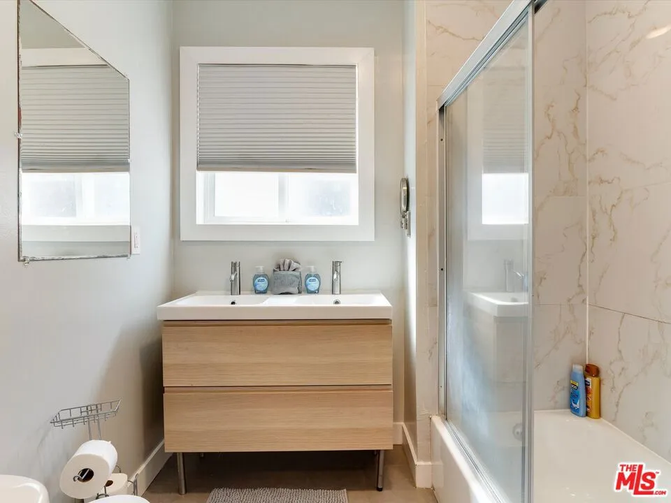 11472 VENTURA #B Studio City, CA 91604