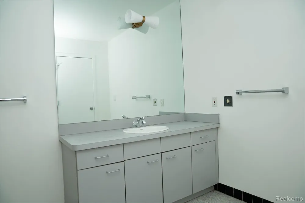 31033 Evergreen Court Farmington Hills City, MI 48331